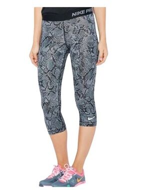Nike Pro Heights Dri-FIT Vixen Capri Leggings